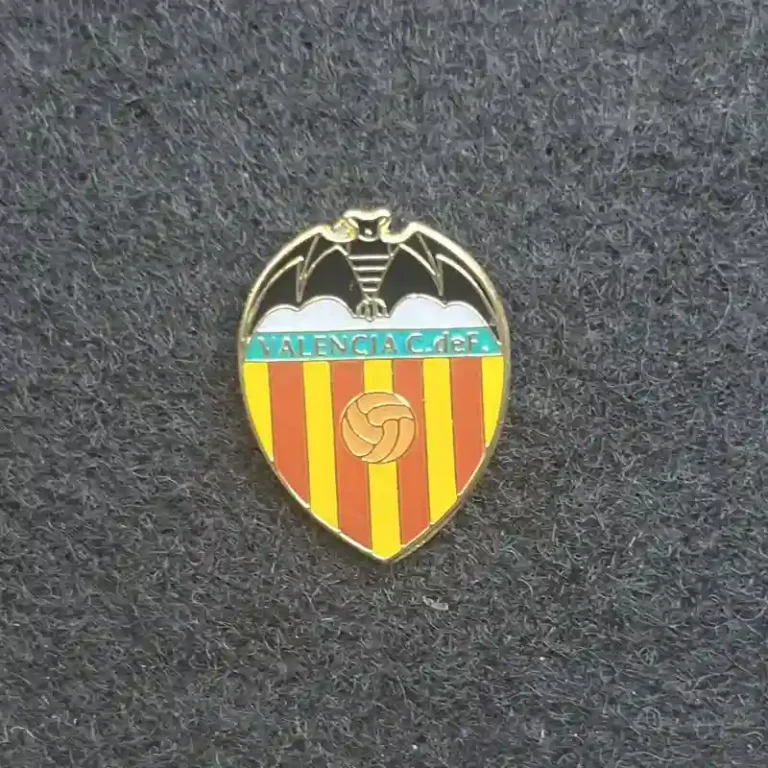 Valencia CF Official Crest Fan Lapel Pin | Giftway